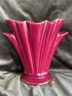 Nor-So 22 Karat rimmed Ceramic Fan‑Style Vase in Deep cranberry